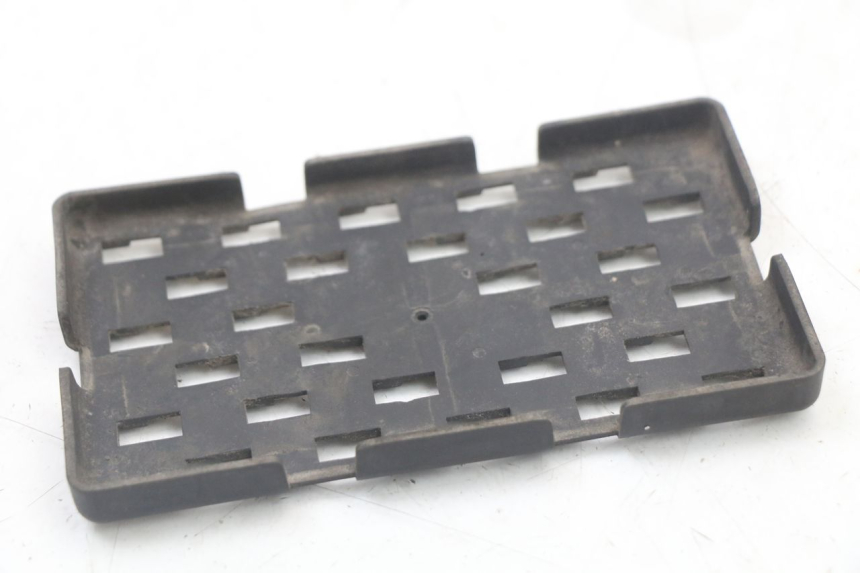 photo de BATTERY BOX SUZUKI GSR 750 (2011 - 2017) - Zoom on usage condition