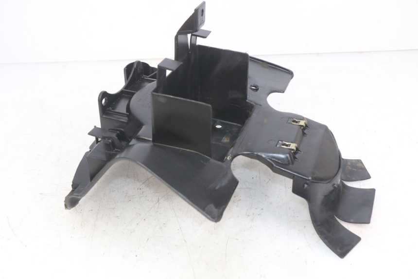 photo de BATTERY TRAY PEUGEOT SV 125 (1991 - 1994) - Zoom on usage condition