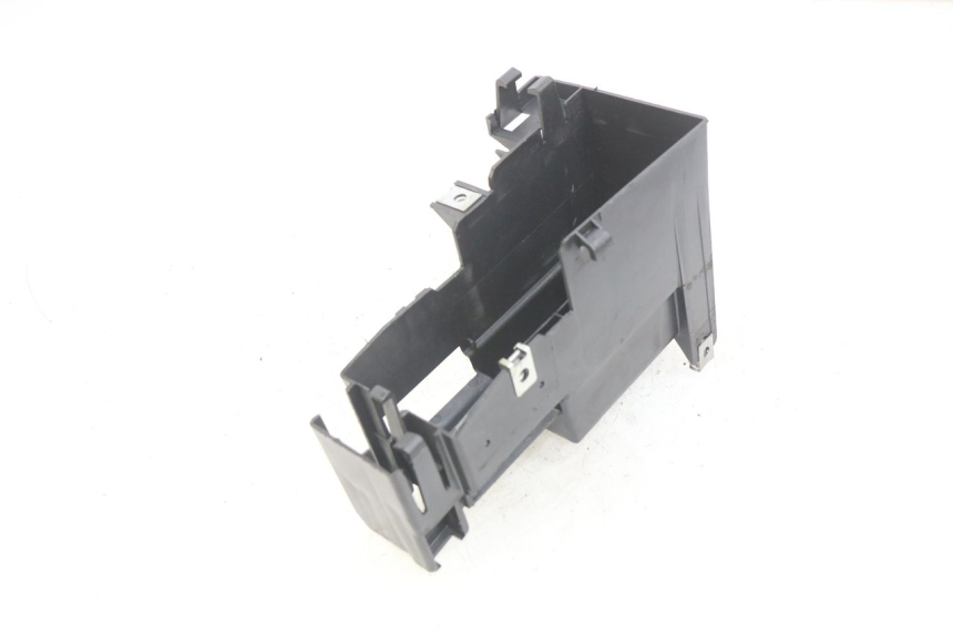 photo de BATTERY TRAY PEUGEOT TKR TREKKER FURIOUS 50 (2005 - 2014) - Zoom on usage condition