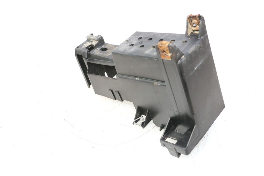 photo de BATTERY TRAY PEUGEOT TKR TREKKER FURIOUS 50 (2005 - 2014) - Zoom on usage condition
