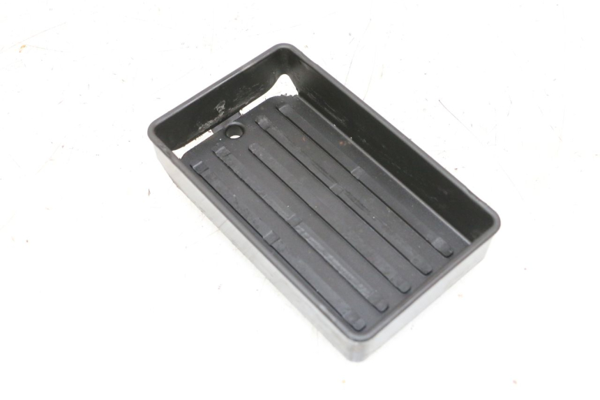 photo de BATTERY BOX PIAGGIO VESPA GTS SUPER IE 125 (2009 - 2016) - Alternative perspective