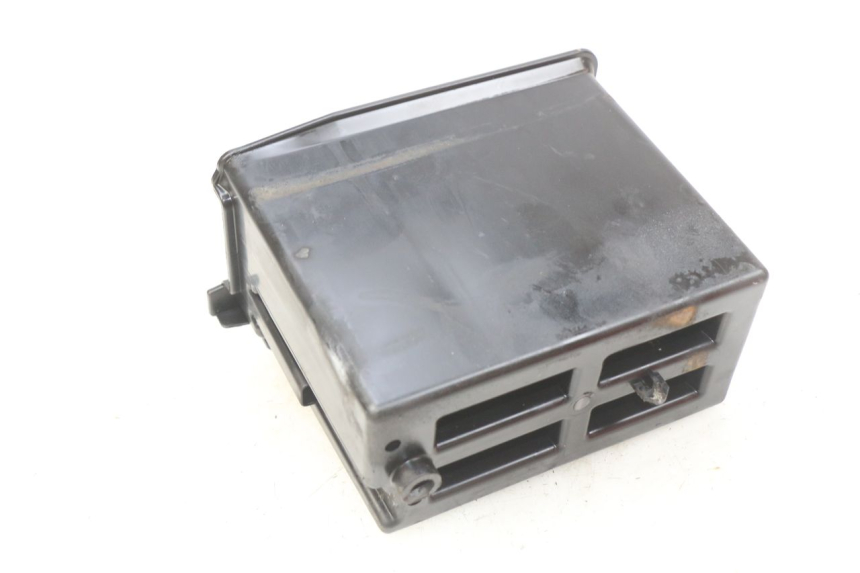 photo de BATTERY TRAY PIAGGIO VESPA PRIMAVERA 2T 50 (2013 - 2018) - Zoom on usage condition