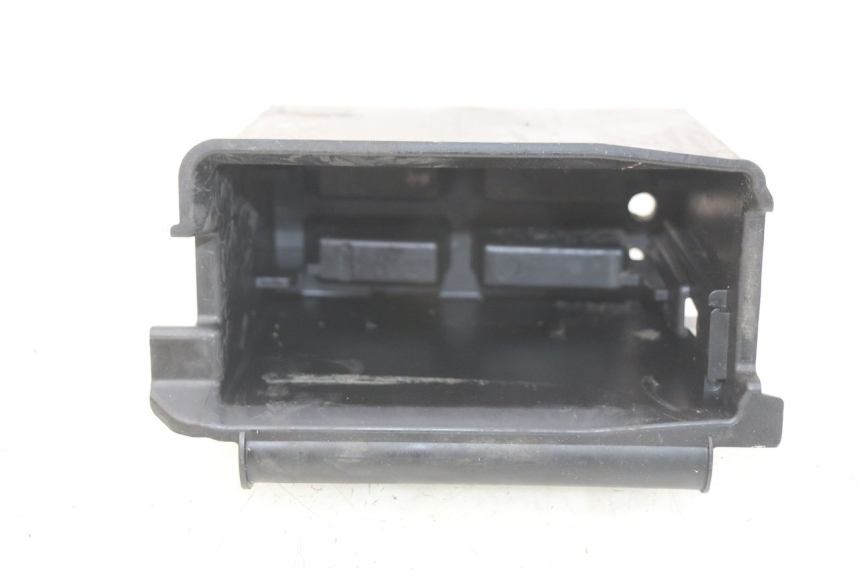 photo de BATTERY TRAY PIAGGIO VESPA PRIMAVERA 2T 50 (2013 - 2018) - Zoom on usage condition