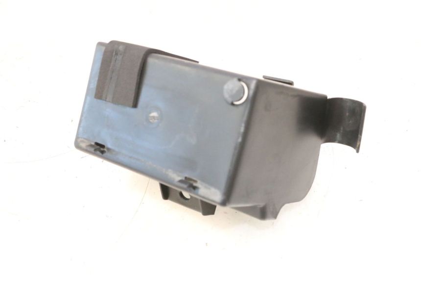 photo de BATTERY BOX DAELIM VJ ROADWIN 125 (2004 - 2007) - Zoom on usage condition