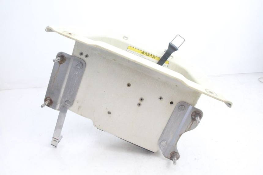 photo de BATTERY BOX YAMAHA WAVE RUNNER GP R 1200 (2000 - 2003) - Alternative perspective
