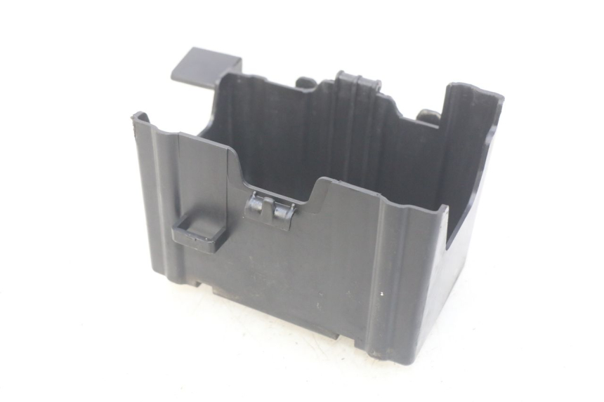 photo de BATTERY TRAY SYM WOLF SB 125 (2011 - 2018) - Zoom on usage condition