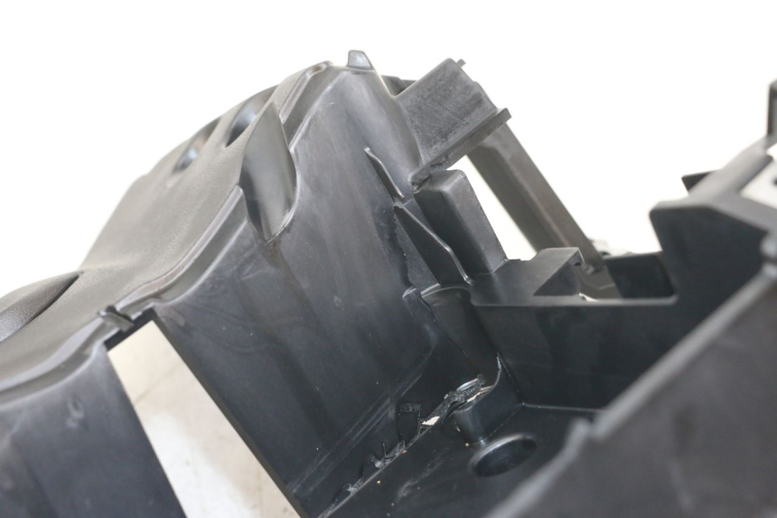 photo de BATTERY TRAY YAMAHA XMAX X-MAX ABS 125 (2017 - 2020) - Zoom on usage condition