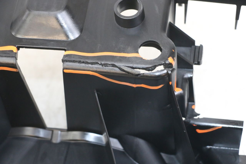 photo de BATTERY TRAY YAMAHA XMAX X-MAX ABS 125 (2017 - 2020) - Technical close-up