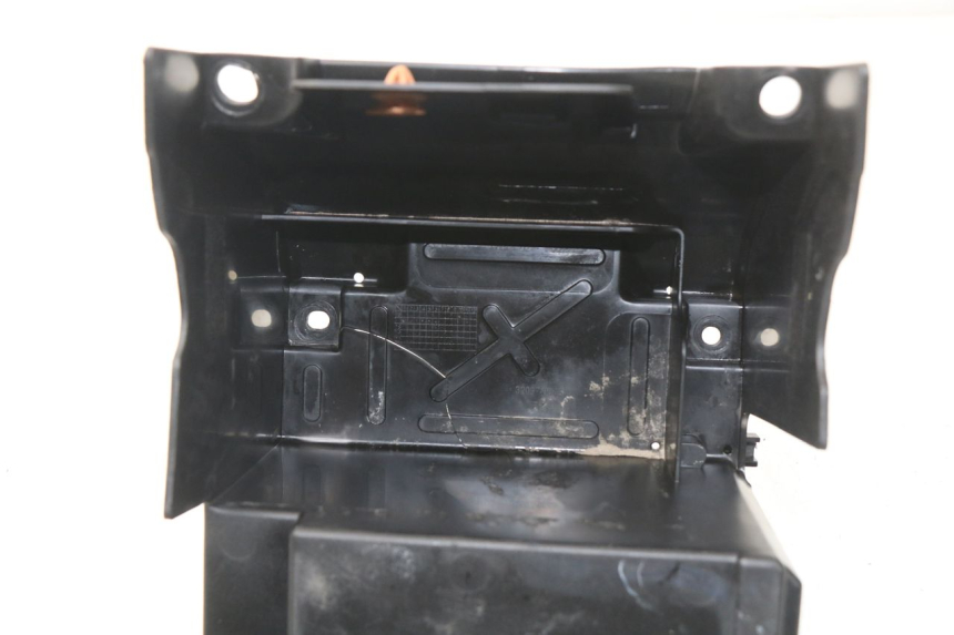 photo de BATTERY BOX KAWASAKI Z Z900 900 (2017 - 2019) - Fixing points details