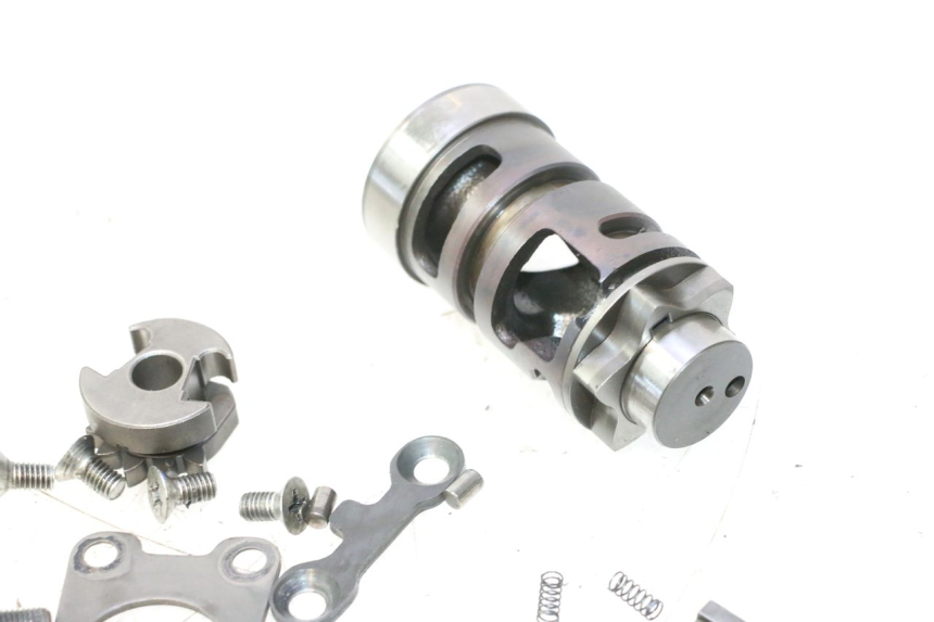 photo de DRUM SHAFT GEAR SUZUKI DR S 600 (1985 - 1989) - Alternative perspective