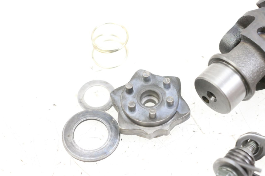 photo de DRUM SHAFT GEAR SUZUKI VL INTRUDER 125 (2004 - 2007) - Technical close-up