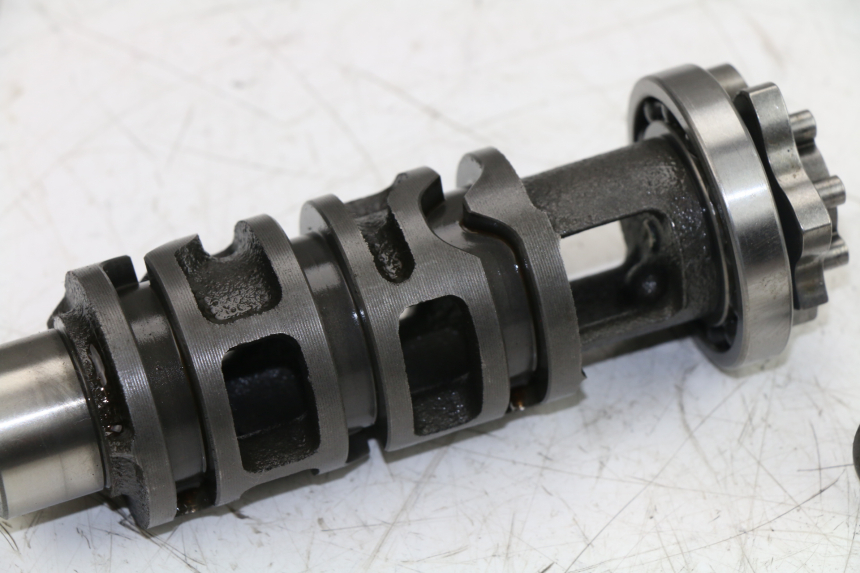 photo de DRUM SHAFT GEAR TRIUMPH STREET TRIPLE 675 (2007 - 2012) - Technical close-up