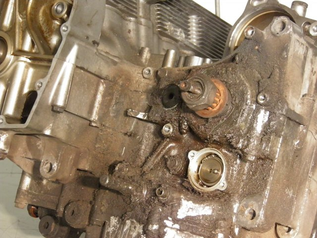 photo de CRANKCASE SUZUKI GSF N BANDIT 600 (1996 - 1999) - Markings and original references
