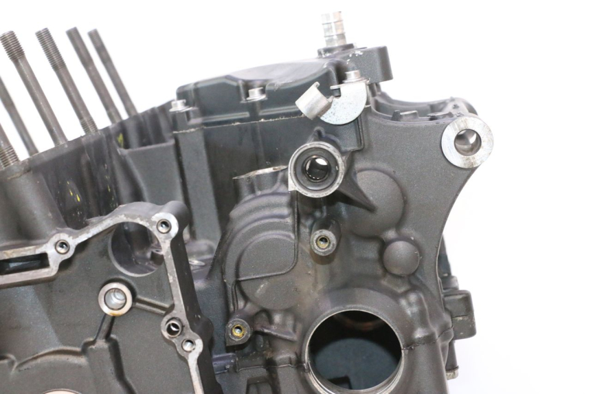 photo de CRANKCASE YAMAHA YZF R6 600 (2008 - 2009) - Alternative perspective