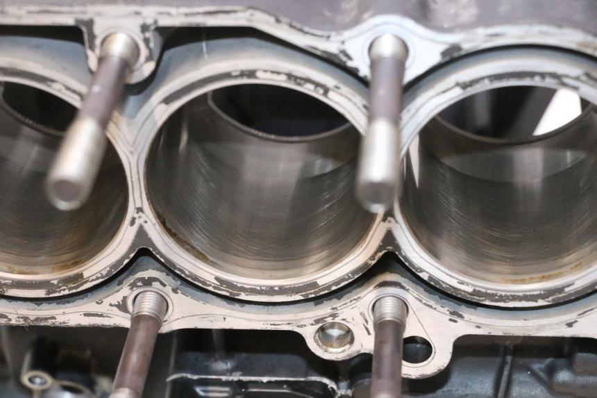 photo de CRANKCASE YAMAHA YZF R6 600 (2008 - 2009) - High-resolution close-up