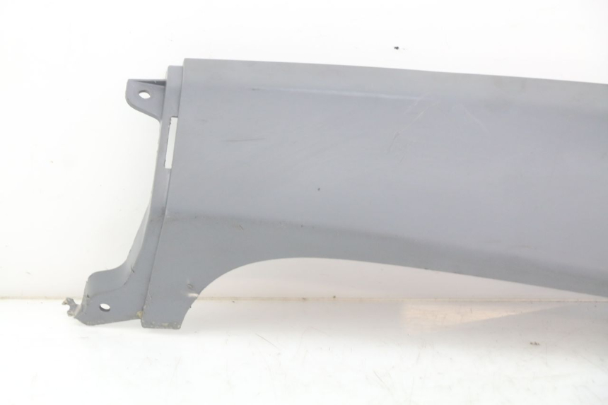 photo de RIGHT REAR LOWER FAIRING HONDA FES PANTHEON 2T 125 (1998 - 2002) - Technical close-up