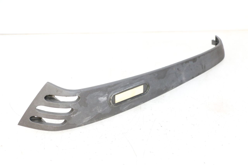 photo de REAR RIGHT BELLY PANEL PIAGGIO LXV 4T 50 (2009 - 2013) - Technical close-up