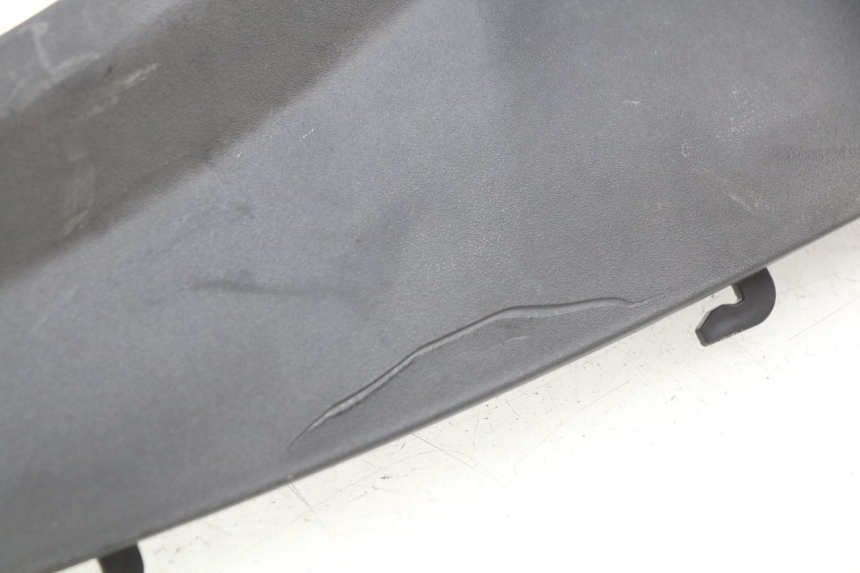 photo de RIGHT REAR LOWER FAIRING PIAGGIO MP3 500 (2011 - 2015) - Technical close-up