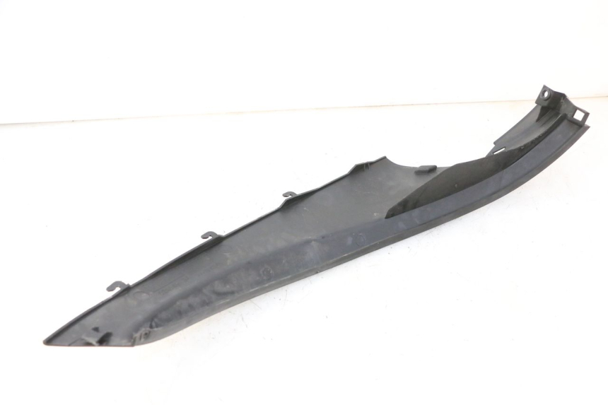 photo de REAR RIGHT BELLY PANEL PIAGGIO MP3 RL 250 (2006 - 2010) - Technical close-up