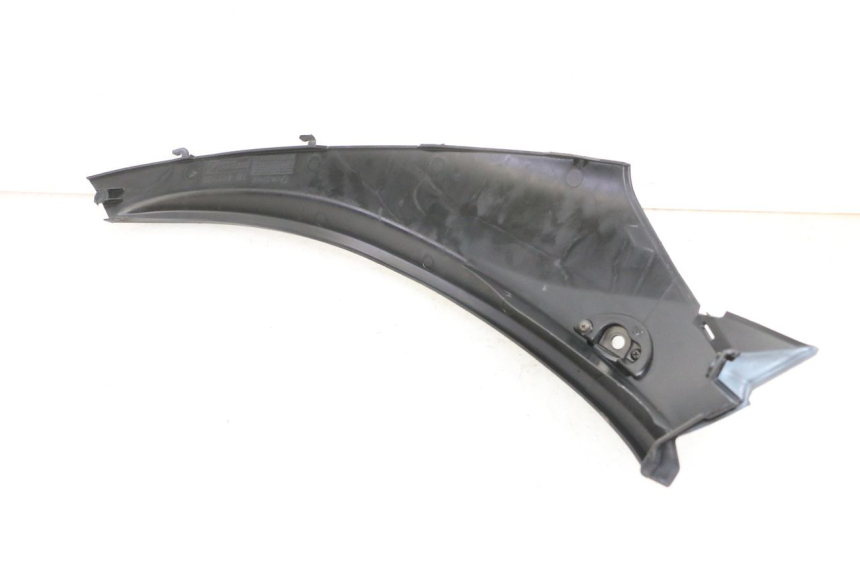 photo de REAR RIGHT BELLY PANEL PIAGGIO MP3 RL 250 (2006 - 2010) - Zoom on usage condition