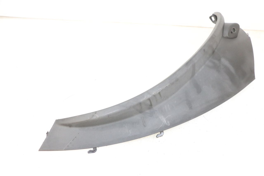 photo de REAR RIGHT BELLY PANEL PIAGGIO MP3 RL 250 (2006 - 2010) - Fixing points details