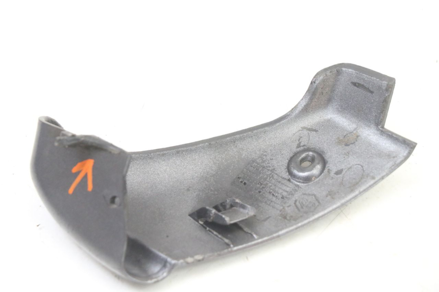 photo de RIGHT REAR LOWER FAIRING PIAGGIO VESPA GRANTURISMO 125 (2003 - 2007) - Technical close-up