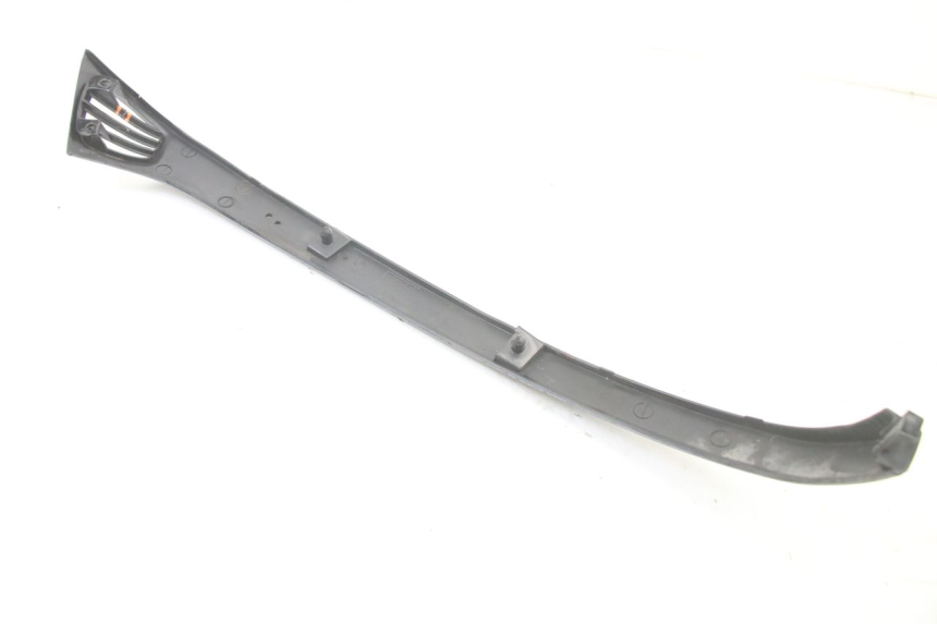 photo de RIGHT REAR LOWER FAIRING PIAGGIO VESPA LX 2T 50 (2005 - 2013) - Distinctive features