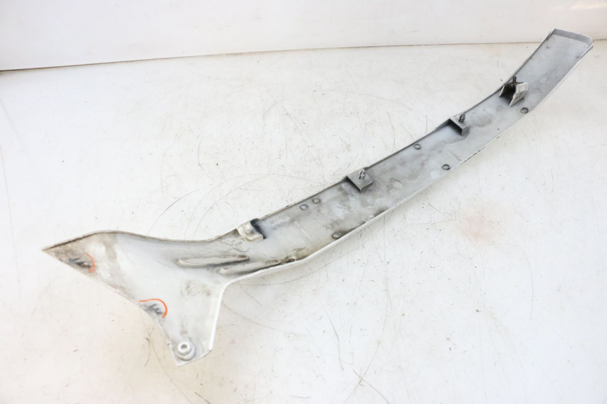 photo de REAR RIGHT BELLY PANEL PIAGGIO VESPA GTS SUPER IE 125 (2009 - 2016) - Component detail