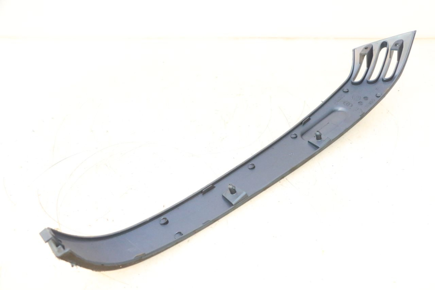 photo de RIGHT REAR LOWER FAIRING PIAGGIO VESPA LX 2T 50 (2005 - 2013) - Alternative perspective