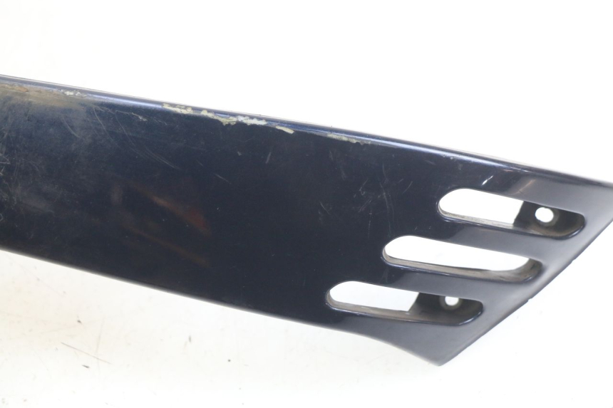 photo de RIGHT REAR LOWER FAIRING PIAGGIO VESPA LXV 125 (2006 - 2009) - Zoom on usage condition