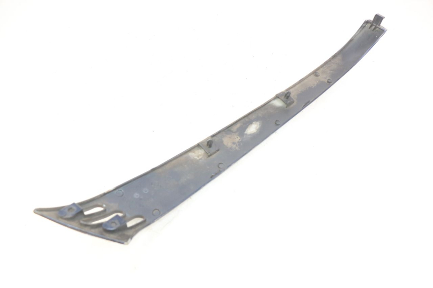 photo de RIGHT REAR LOWER FAIRING PIAGGIO VESPA LXV 125 (2006 - 2009) - Surface and material condition