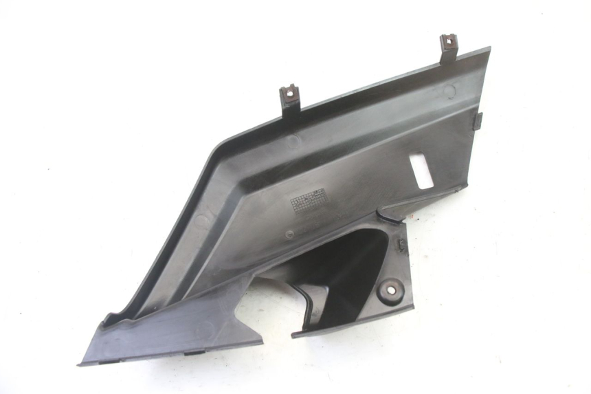 photo de REAR RIGHT BELLY PANEL YAMAHA XMAX X-MAX 125 (2006 - 2009) - Technical close-up