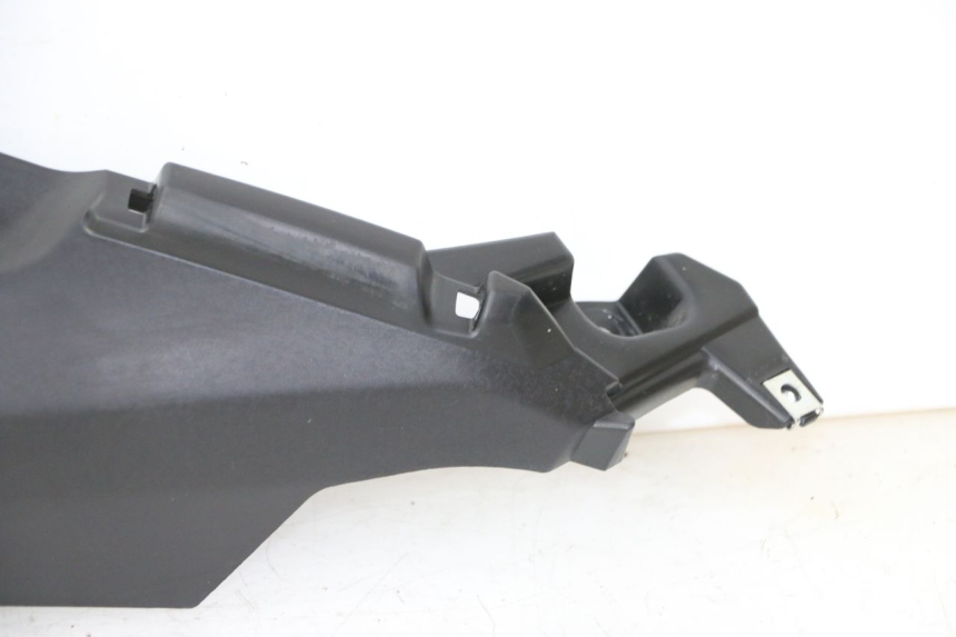 photo de REAR RIGHT BELLY PANEL YAMAHA XMAX X-MAX 125 (2021 - 2025) - Markings and original references