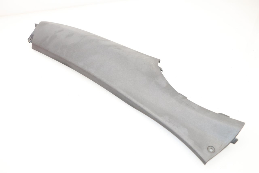 photo de REAR RIGHT BELLY PANEL PIAGGIO X9 EVOLUTION 250 (2003 - 2007) - Zoom on usage condition