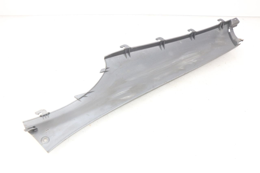 photo de RIGHT REAR LOWER FAIRING PIAGGIO X9 EVOLUTION 125 (2003 - 2007) - Technical close-up