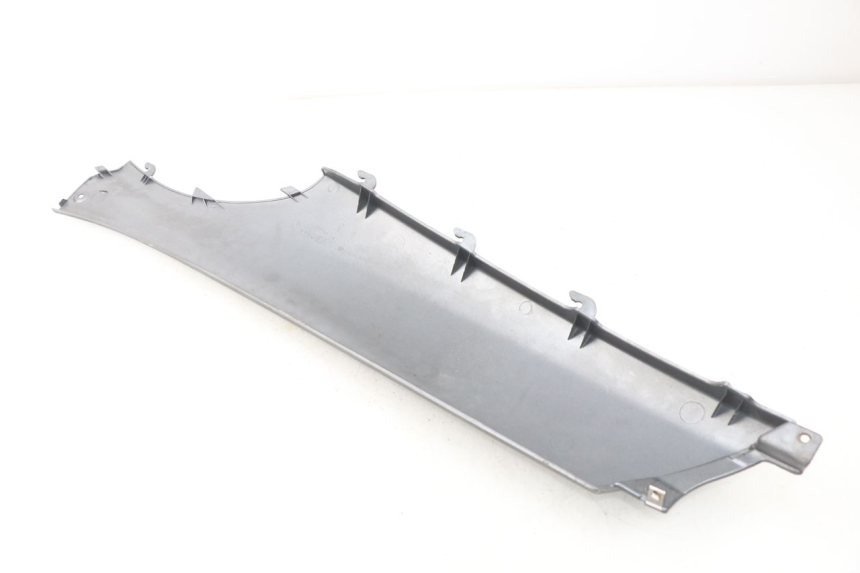 photo de RIGHT REAR LOWER FAIRING PIAGGIO X9 125 (2000 - 2003) - Zoom on usage condition