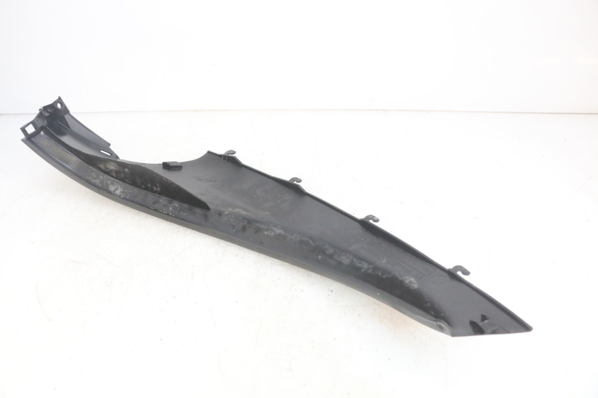 photo de LEFT REAR LOWER BODY PANEL PIAGGIO MP3 LT 400 (2007 - 2012) - Zoom on usage condition