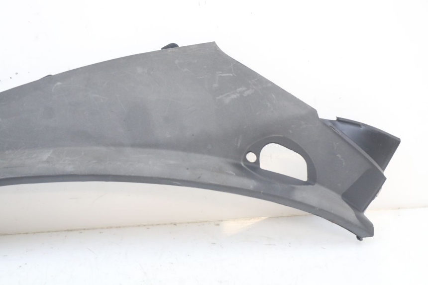 photo de LEFT REAR LOWER BODY PANEL PIAGGIO MP3 LT 400 (2007 - 2012) - Zoom on usage condition