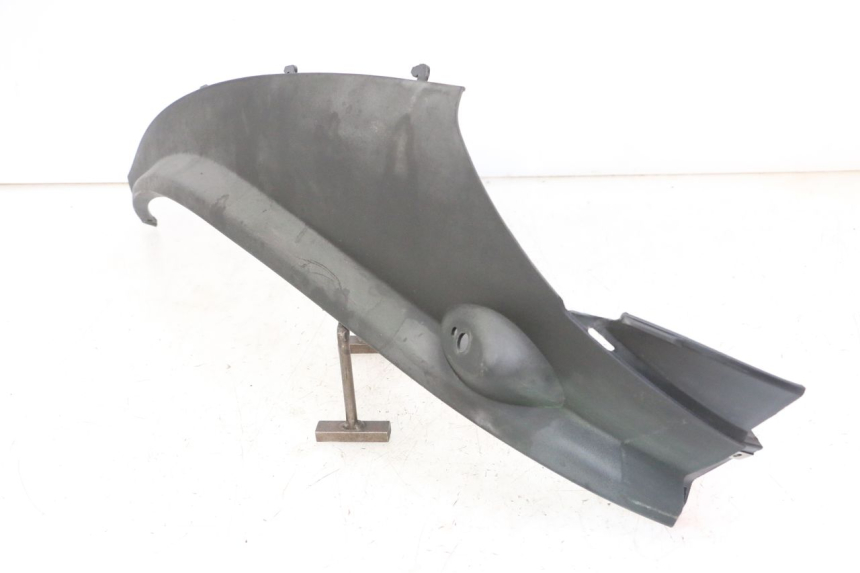 photo de REAR LEFT BELLY PANEL PIAGGIO MP3 LT 300 (2010 - 2016) - Zoom on usage condition