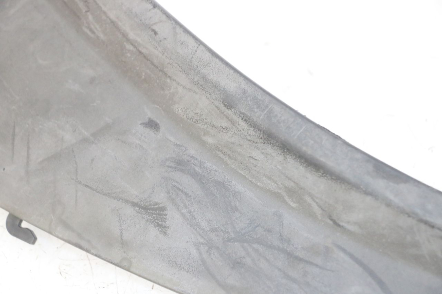 photo de REAR LEFT BELLY PANEL PIAGGIO MP3 LT 300 (2010 - 2016) - Fixing points details