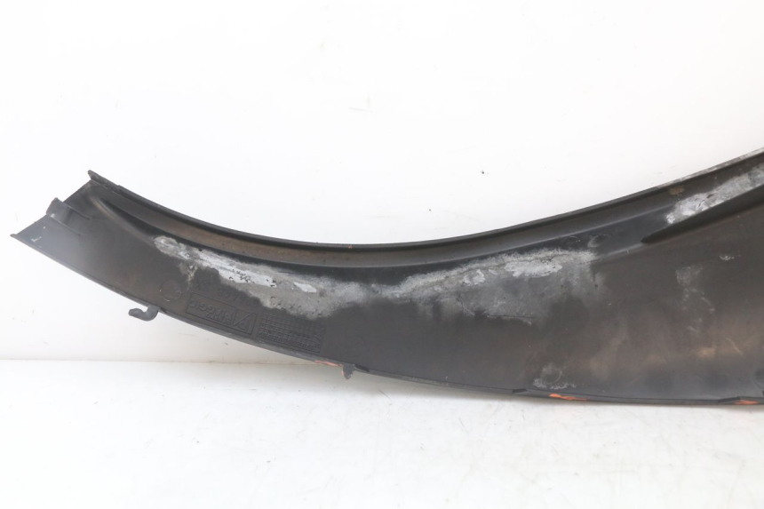 photo de REAR LEFT BELLY PANEL PIAGGIO MP3 125 (2006 - 2014) - Technical close-up