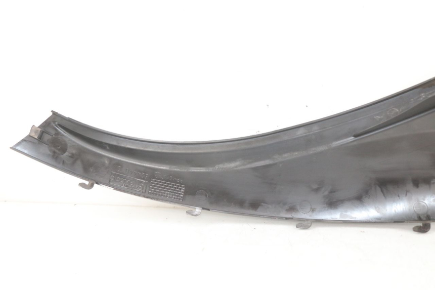 photo de REAR LEFT BELLY PANEL PIAGGIO MP3 125 (2006 - 2014) - Technical close-up