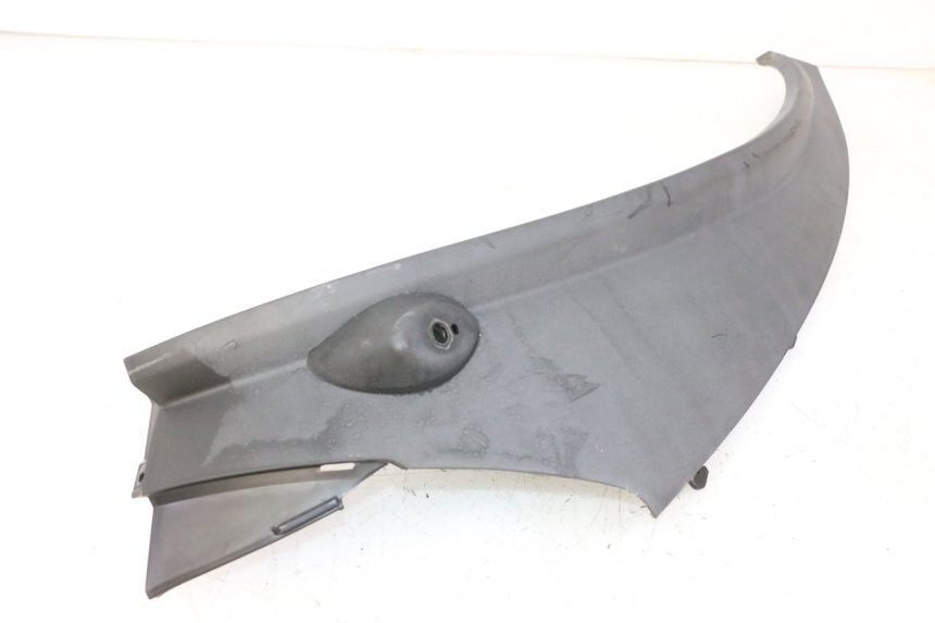photo de REAR LEFT BELLY PANEL PIAGGIO MP3 RL 250 (2006 - 2010) - Fixing points details