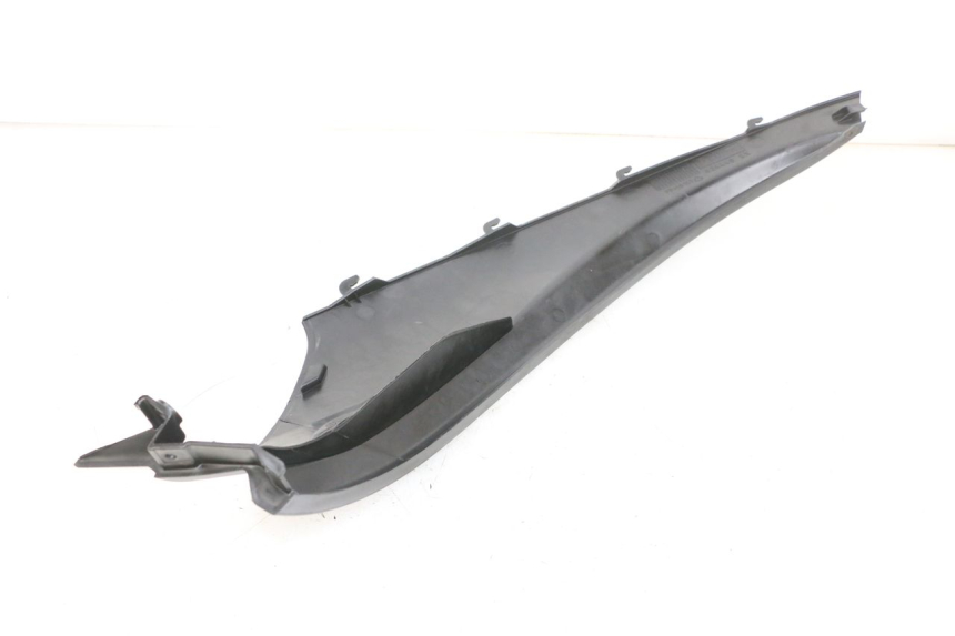 photo de REAR LEFT BELLY PANEL PIAGGIO MP3 RL 250 (2006 - 2010) - Fixing points details