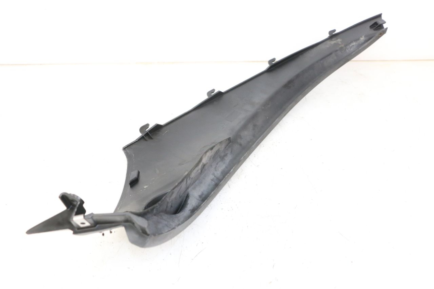photo de LEFT REAR LOWER BODY PANEL PIAGGIO MP3 LT 400 (2007 - 2012) - Zoom on usage condition