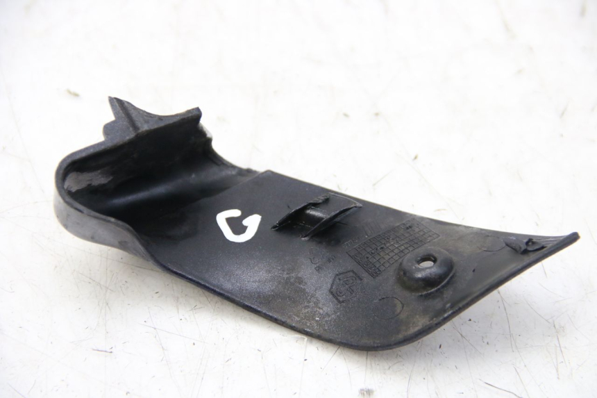 photo de LEFT REAR LOWER BODY PANEL PIAGGIO VESPA GRANTURISMO 125 (2003 - 2007) - Zoom on usage condition