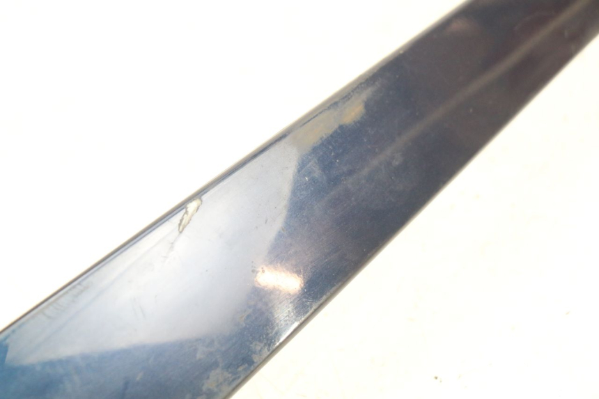 photo de LEFT REAR LOWER BODY PANEL PIAGGIO VESPA LXV 125 (2006 - 2009) - Fixing points details