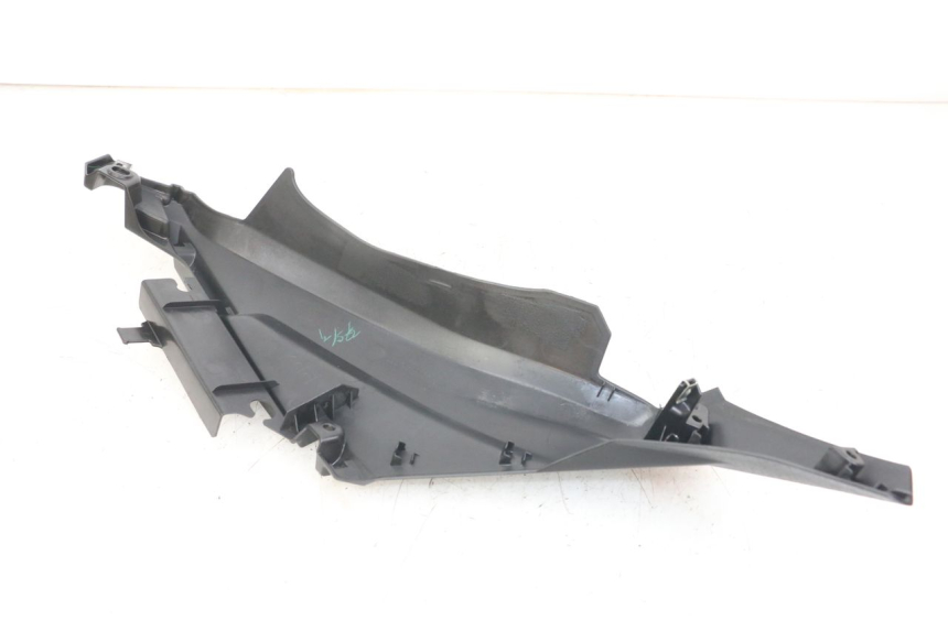 photo de LEFT REAR LOWER BODY PANEL YAMAHA XMAX X-MAX ABS 125 (2017 - 2020) - Zoom on usage condition