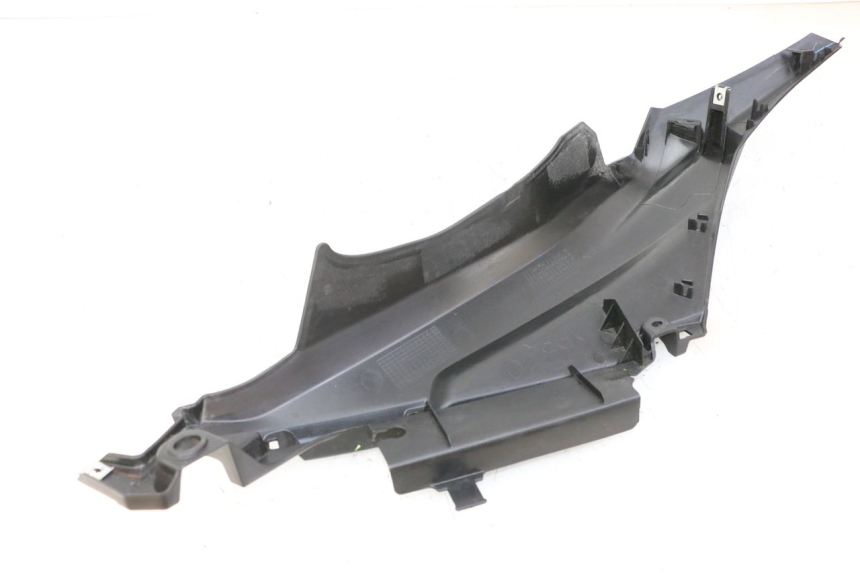 photo de REAR LEFT BELLY PANEL YAMAHA XMAX X-MAX 125 (2021 - 2025) - Alternative perspective