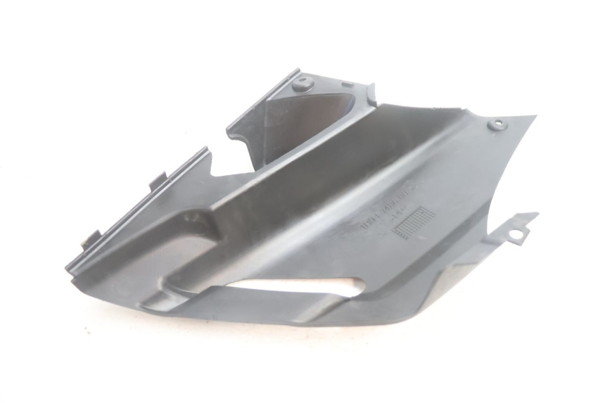 photo de REAR LEFT BELLY PANEL YAMAHA XMAX X-MAX 125 (2006 - 2009) - Zoom on usage condition
